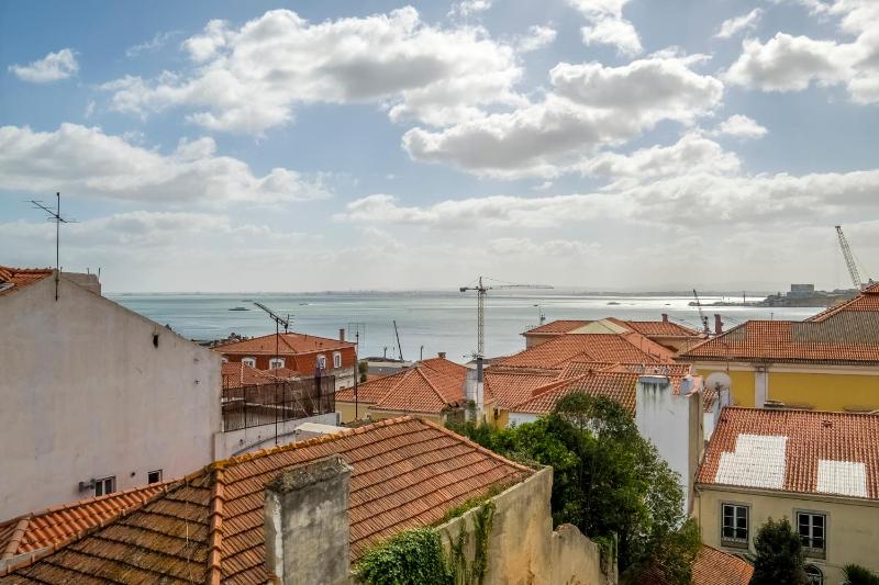 ThisisLisbon - RiverView Apartment - 3rd — отель с удобным расположением в Лиссабоне