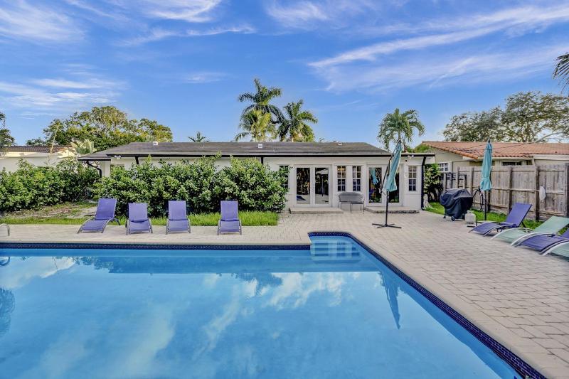Casa Ria Luxury House & Private Pool Near Aventura Mall — отель с удобствами в Майами