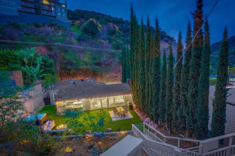 Hollywood Hills Retreat: Private GYM & STEAM ROOM — отель с удобным расположением в Лос-Анджелесе