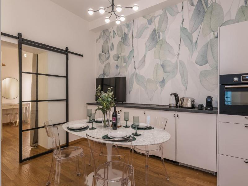 Цены на The Best Rent - Cozy two-bedroom apartment in Via dei Condotti в Риме
