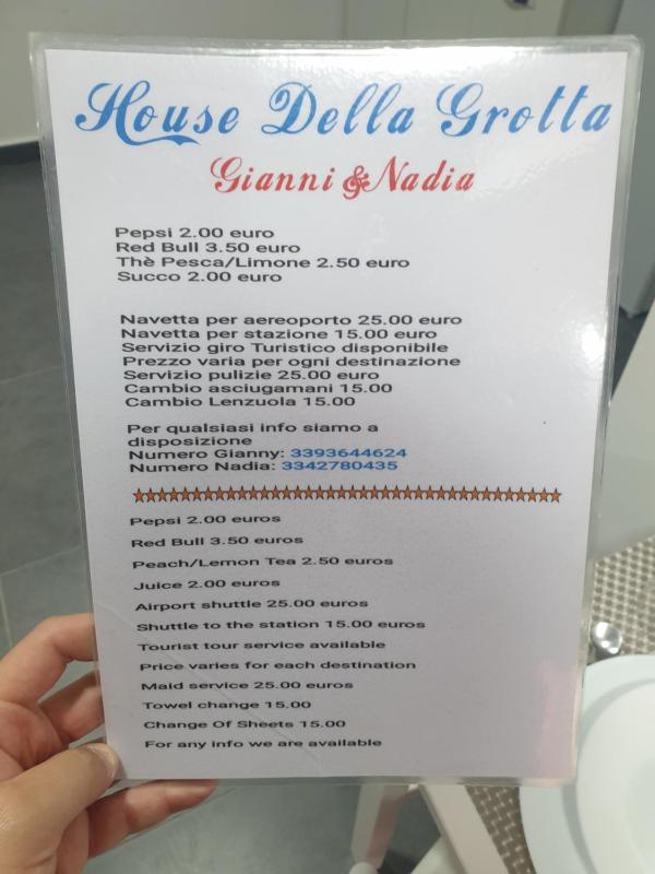 House della Grotta — отель в Неаполе, Италия