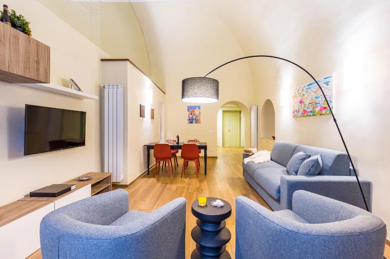 Apartment in the Heart of Nightlife by Wonderful Italy — отель с удобствами в Неаполе