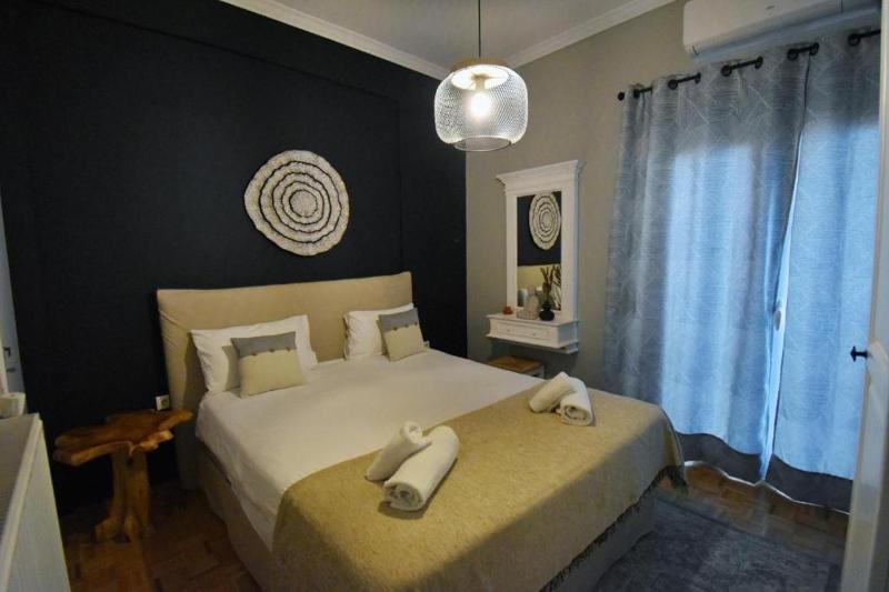 Seven Seconds Away Apartment — комфортный отель в Афины