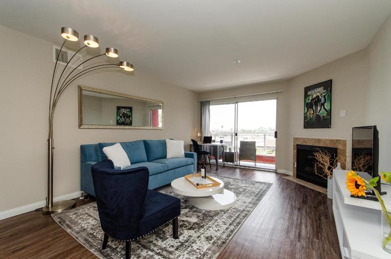 Sunset Strip 2 Bedroom 2 Bathroom with Pool & Views — отель в Лос-Анджелесе, Соединенные Штаты Америки