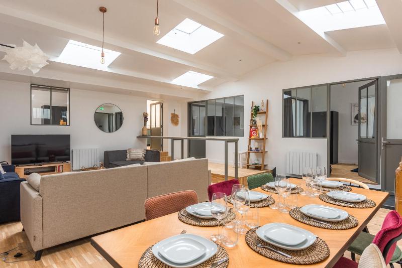 Outstanding Architect Loft - Canal St Martin — забронировать отель в Париже