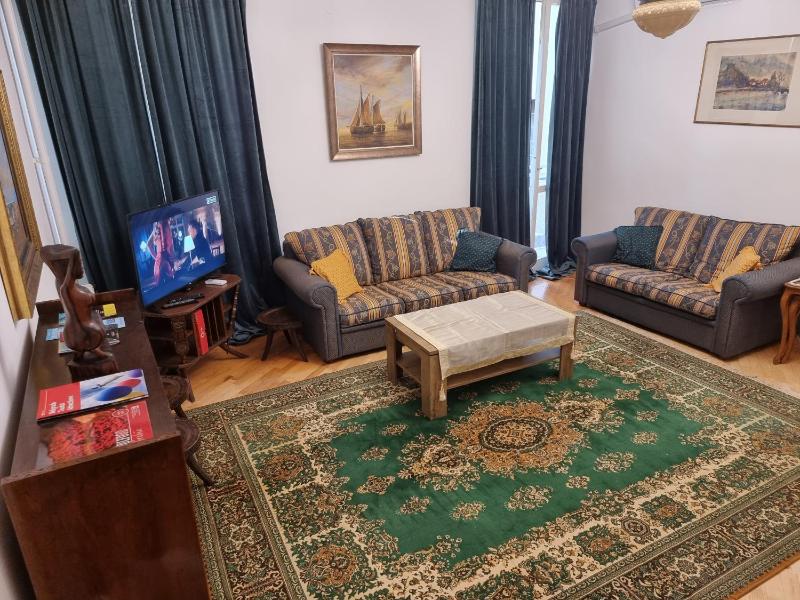 Big Downtown Apartment across National Theater (2 Bedrooms) — забронировать отель в Белграде