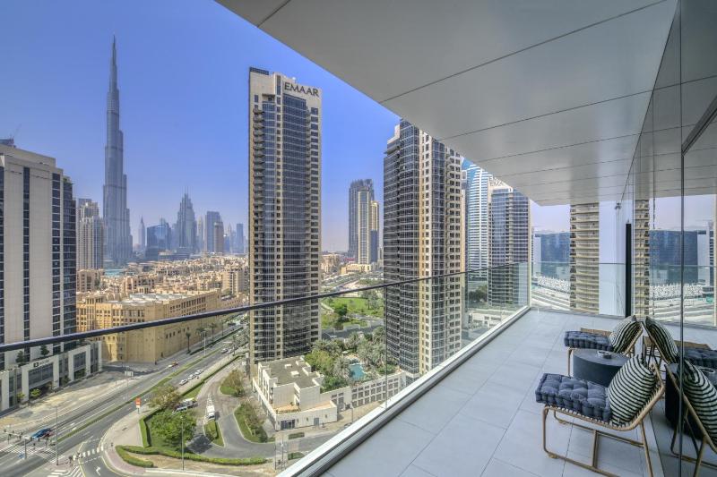 Maison Privee - Luxury Apt with Burj Khalifa Vw & Dubai Canal Access — отель с удобным расположением в Дубае