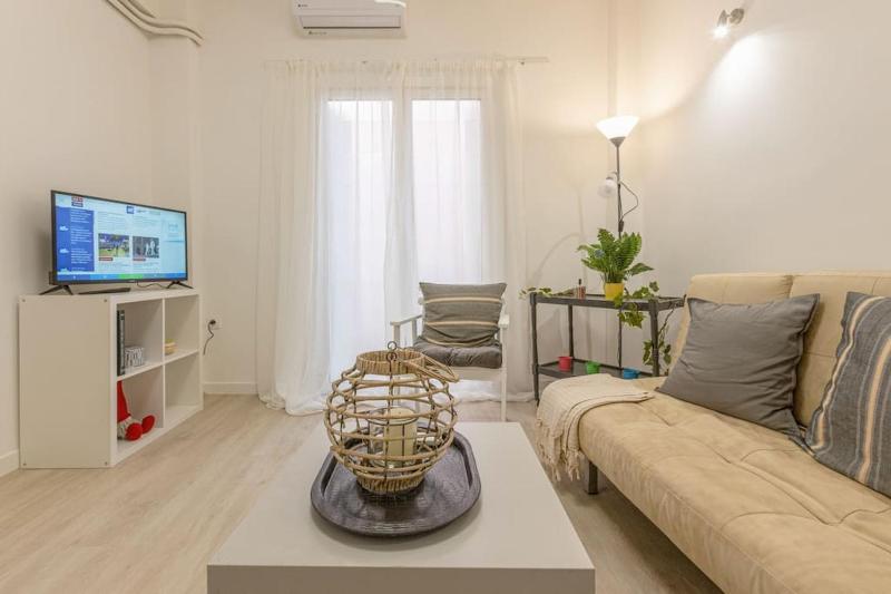 Brand-new comfy Sunny apt. near Athens Center — отель в Афины, Греция