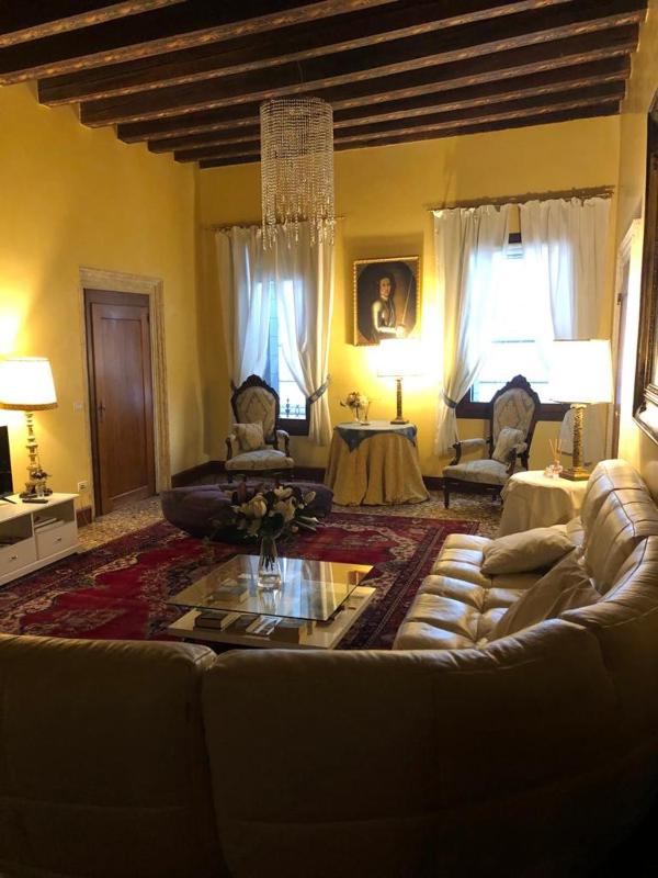 Цены на Canal view Tiziano apartment в Венеции