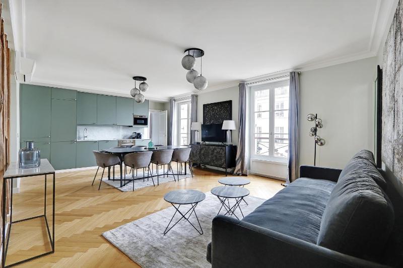 Pick A Flat's Apartments in Montmartre - Rue Lepic — комфортный отель в Париже