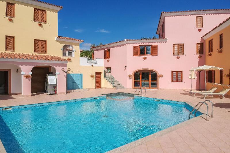 Cala Viola a Orosei - Lussuosi Appartamenti con Piscina