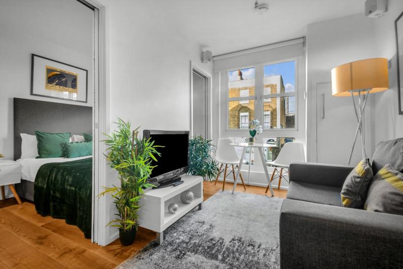 One Bedroom Serviced Apartment in Camden Road — комфортный отель в Лондоне