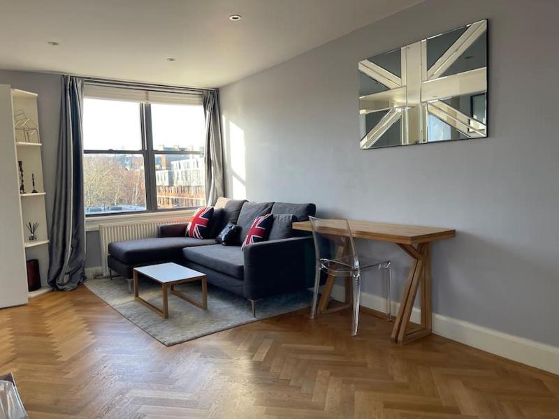 Amazing apartment central London near tube station — забронировать отель в Лондоне