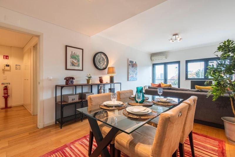 Fancy Apartment W/Metro at Doorstep by LovelyStay — отель с удобным расположением в Лиссабоне