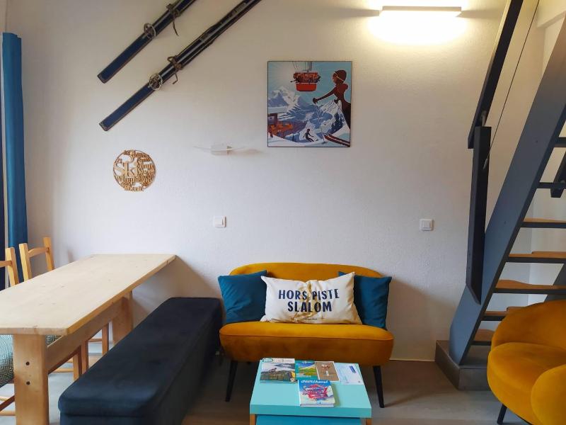 Nice appartment for 6 to 8 people ski in and out in Courchevel — отель в Куршевеле, Франция