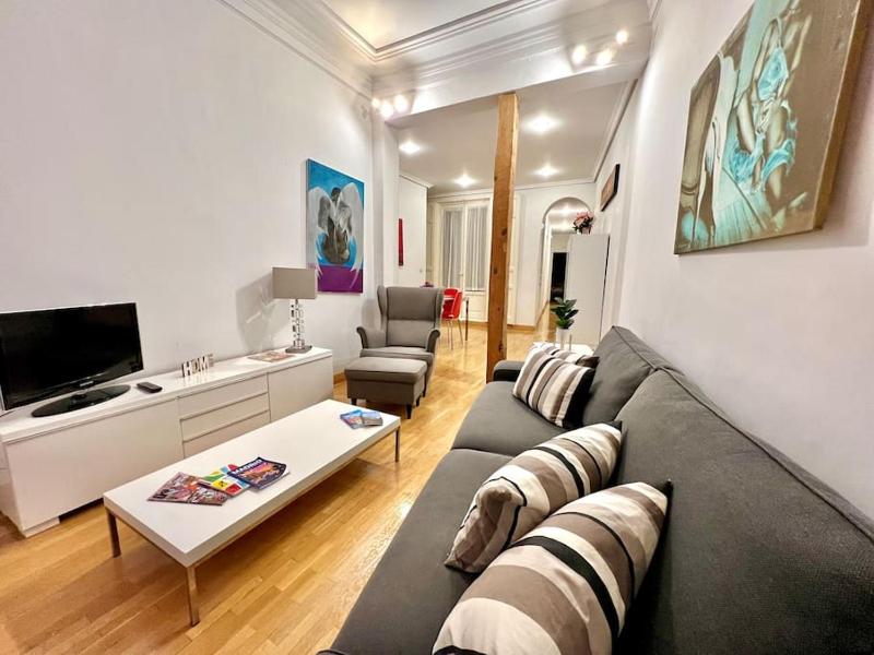 Alojamiento entero centro: piso . CHUECA — отель с удобствами в Мадриде