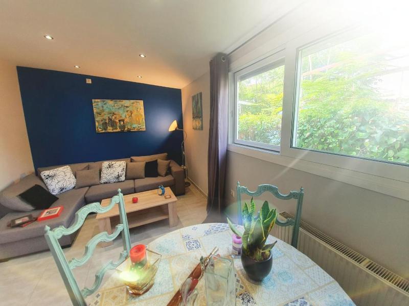 Ilias' cosy and relaxing apartment — отель с удобствами в Афины