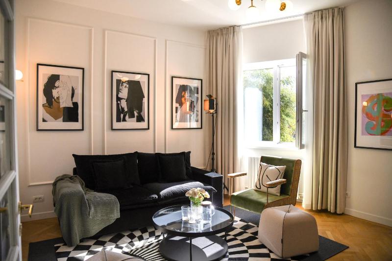 Luxurious Designer Apartment in City Center — комфортный отель в Бухаресте