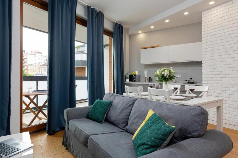 Цены на Modern apartment with balcony near Hilton в Варшаве