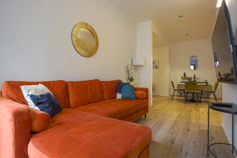 MILAN Lux Apartment-Hosted by Sweetstay — отель в Милане, Италия