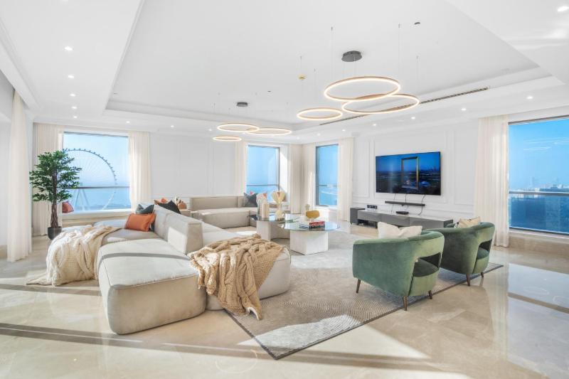 Цены на Ultimate 5BR Duplex Sky Villa with Private Pool and Panoramic Views by Exclusive Holiday Homes в Дубае