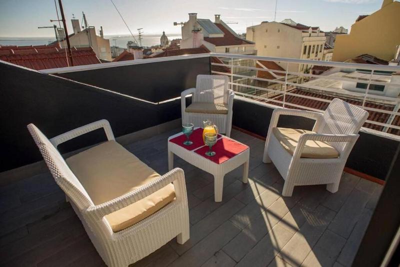 Rooftop Terrace-Sao Gens Apartments — забронировать отель в Лиссабоне