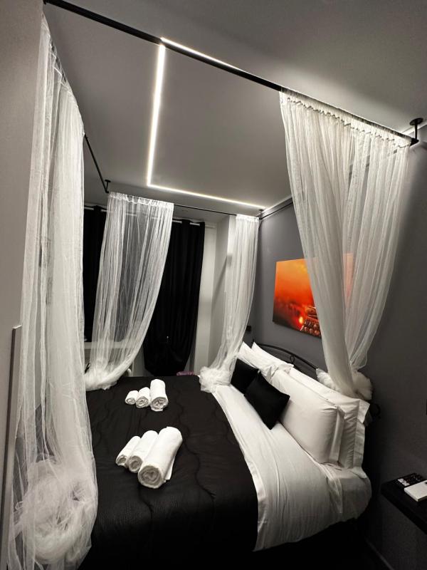 Цены на ONE HUNDRED ROOMS GARDEN SUITE в Риме
