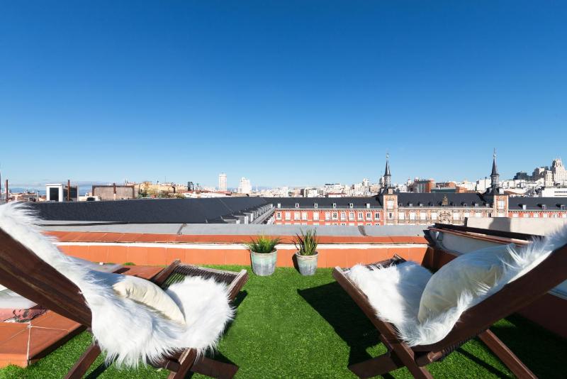 Historic penthouse Plaza Mayor — отель с удобствами в Мадриде