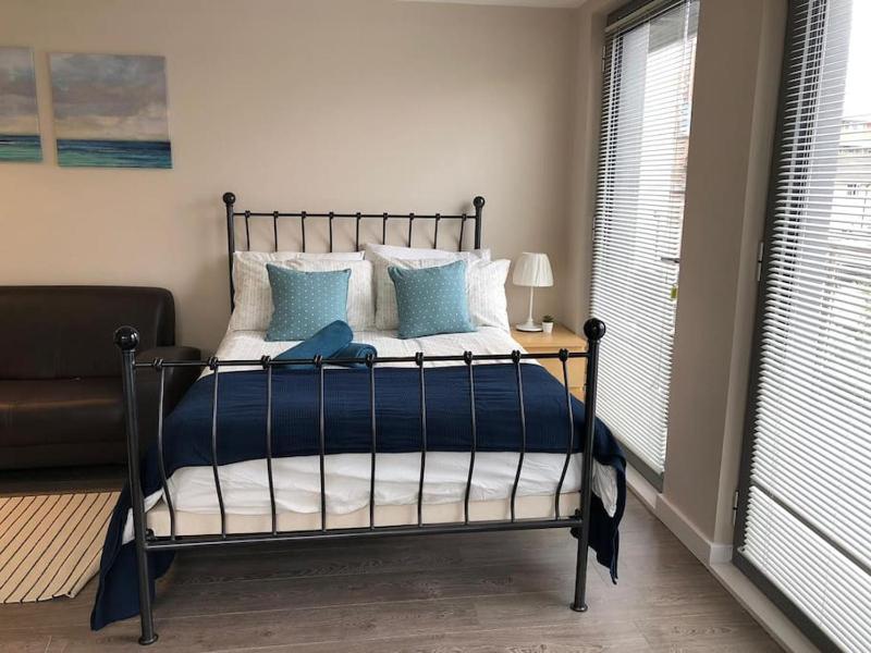 STUDIO Apartment opposite shoreditch Park — забронировать отель в Лондоне