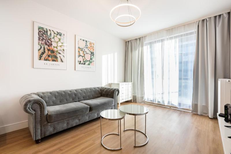 Wola Bloom Apartment — отель с удобствами в Варшаве