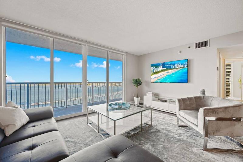 Цены на Ocean view 35th floor, in the heart of Miami в Майами