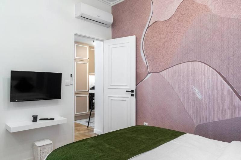 Lux 2 bedroom apt next to metro — отель с удобствами в Афины
