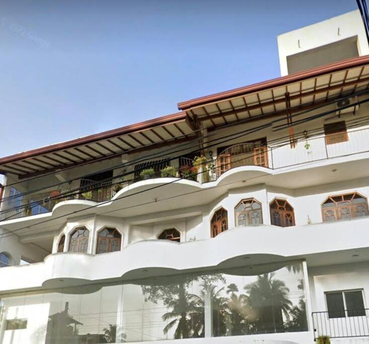 Bentota Holiday Villa — отель с удобствами в Бентота