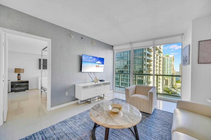 Emblematic unit at Icon in the heart of Brickell — комфортный отель в Майами