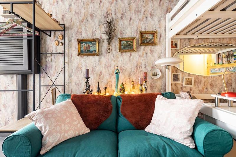 Quiet spot3, ground floor studio 25m2 — отель с удобствами в Афины