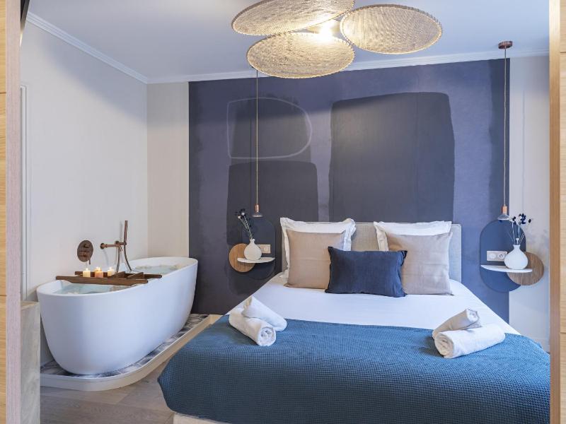 The Blue Suite on Champs Elysees Avenue — отель в Париже, Франция