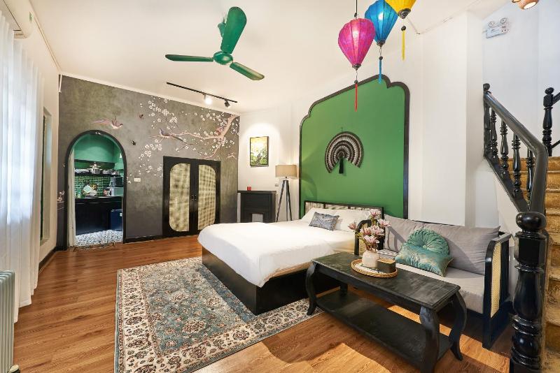 Ancient villa 108m2 duplex next to Hoan Kiem Lake! — отель с удобствами в Ханое