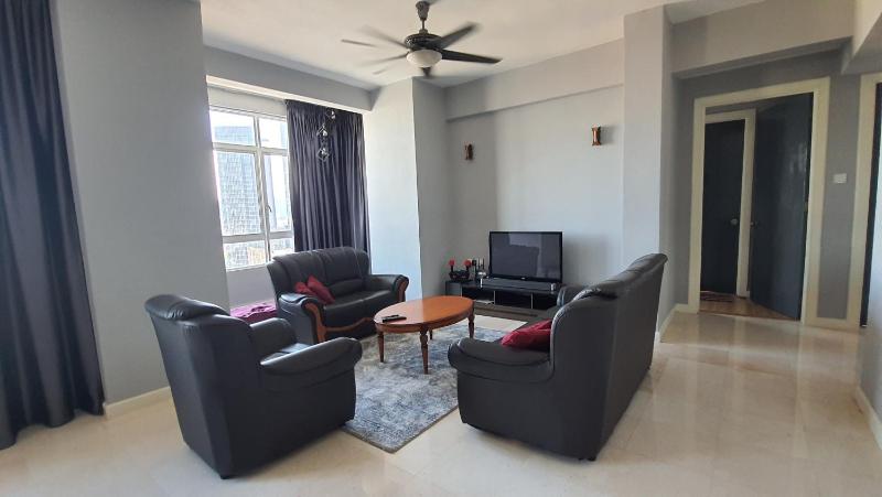 Цены на Homestay Jalan Tun Razak walking distance IJN, HKL, MRT Station, KPJ, PERKESO, Bernama, Tabung Darah, Istana Budaya в Куала-Лумпуре