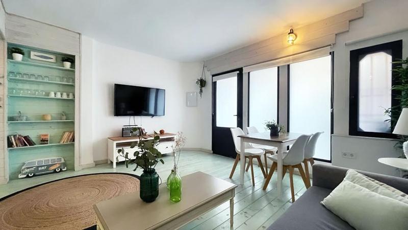 Цены на New Cozy Beach apartment, WiFi в Валенсии