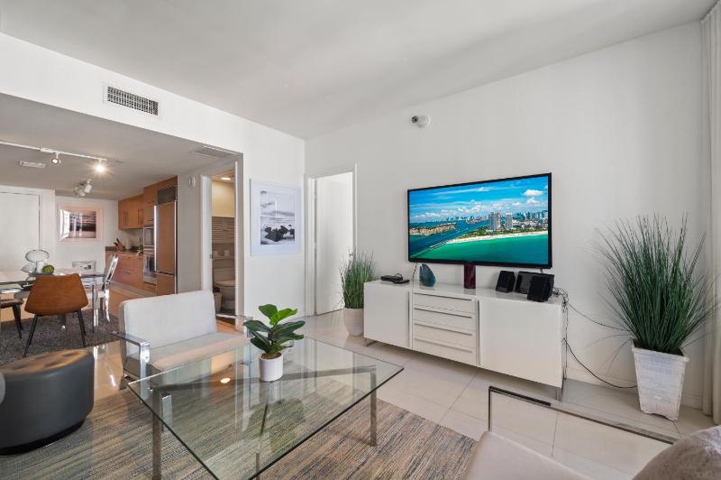 STUNNING 2BR Condo ICON BRICKELL W STUNNING WATERVIEWS — отель в Майами, Соединенные Штаты Америки