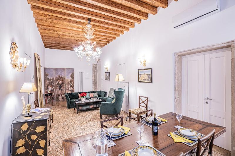 Ca' San Beneto Completely Refurbished in a fabulously central area — отель в Венеции, Италия