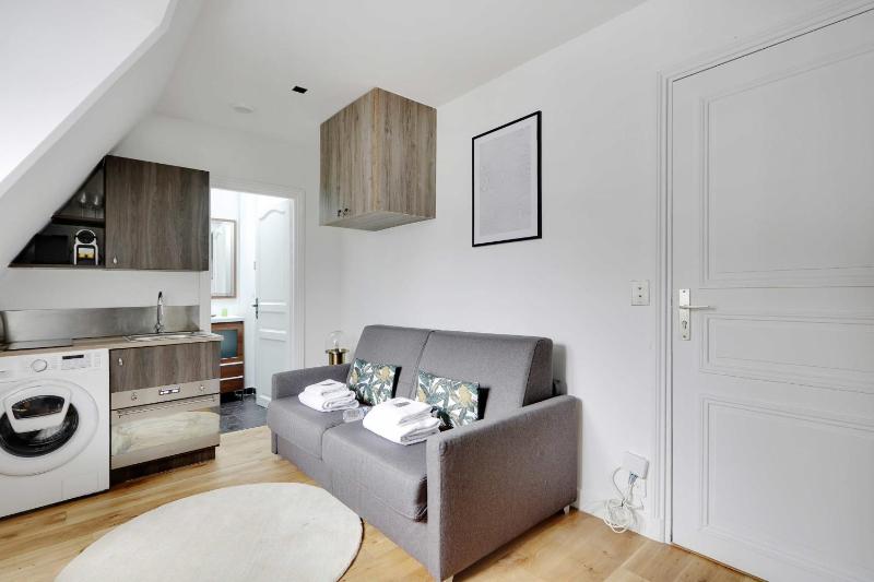 Цены на Superb Studio-2P- Arc de Triomphe Porte Maillot 51 в Париже