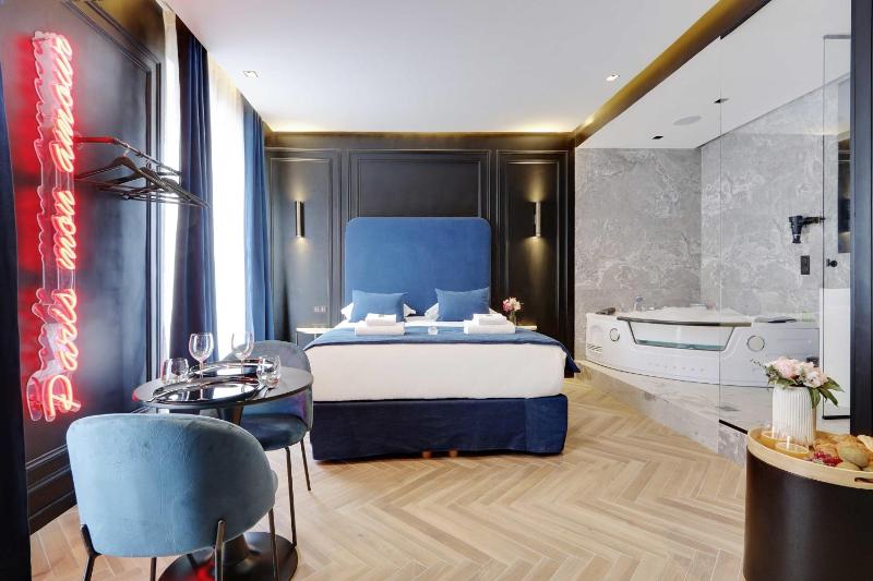 Couples Getaway Unit with Jacuzzi - City Center — отель в Париже, Франция