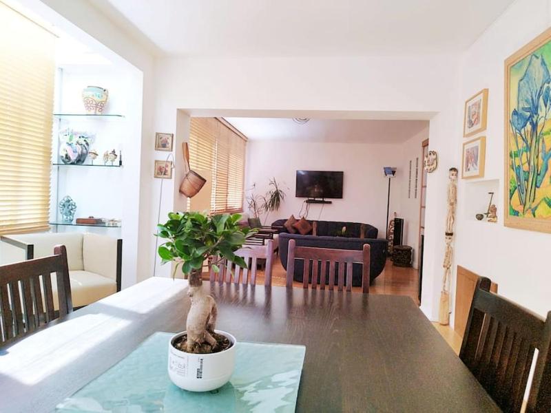 Цены на Bright&Artful Loft Typical Parisian Lifestyle Area в Париже