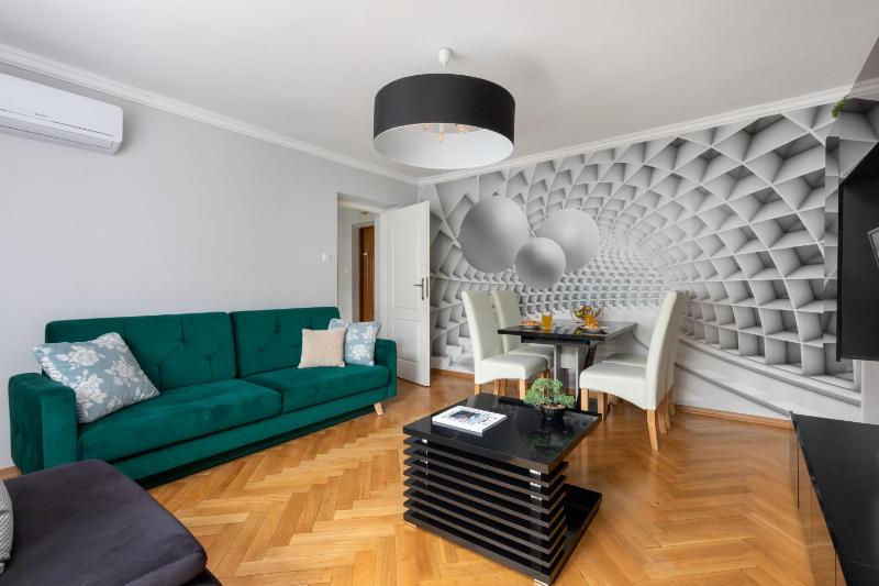 Rent like home - Hoza 38 — отель с удобным расположением в Варшаве