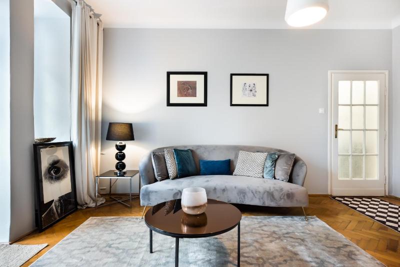 Solec Mystical Riverside Apartment — отель с удобствами в Варшаве