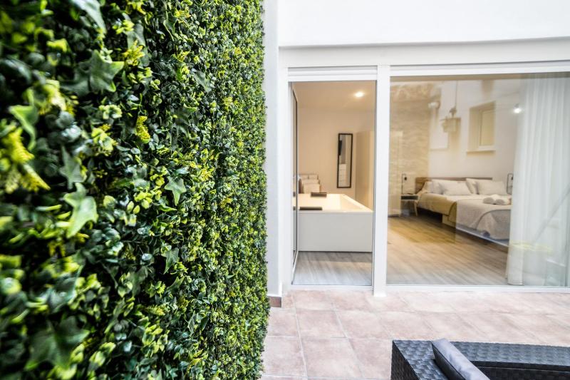 Moonkey - Apartamento mediterraneo con jacuzzi y luz natural — забронировать отель в Аликанте