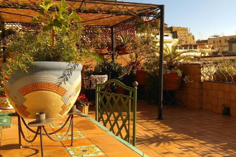 Amazing Roof in the heart of Naples! — отель с удобным расположением в Неаполе