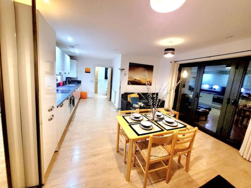 Цены на Battersea Power Station Suite в Лондоне