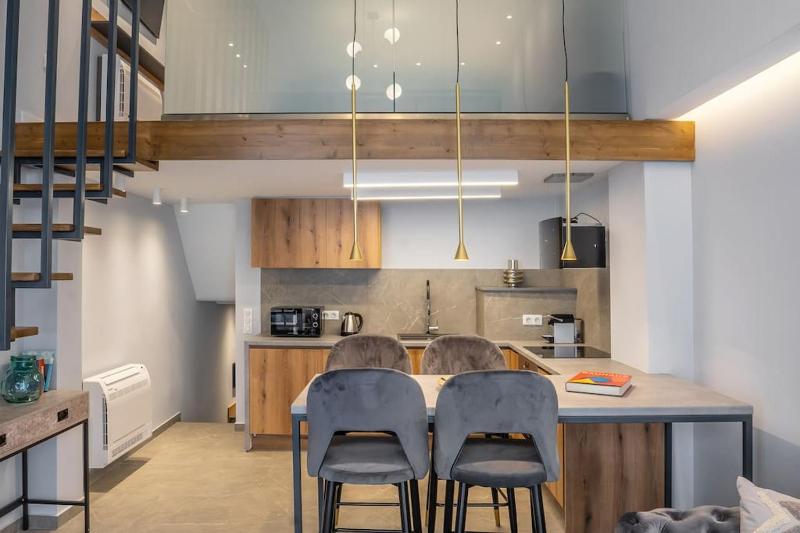 Elegant and stylish loft in the heart of Athens — отель в Афины, Греция